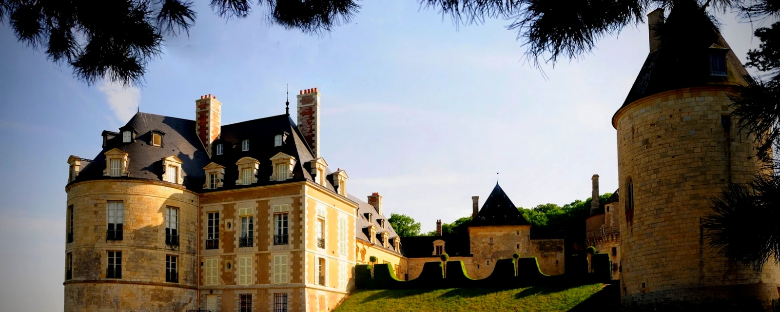 Vue de Apremont-sur-Allier, Cher