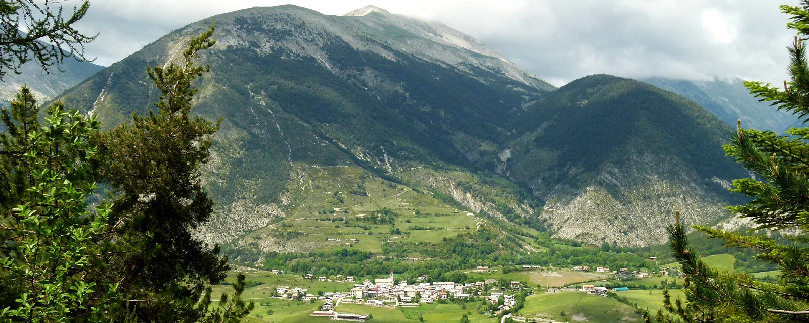 Vue de Thorame-Basse, Alpes-de-Haute-Provence