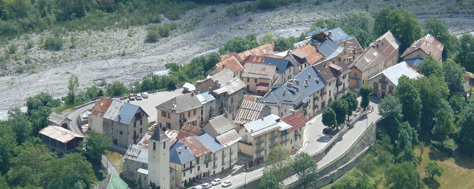 Vue de Saint-Martin-d'Entraunes, Alpes-Maritimes