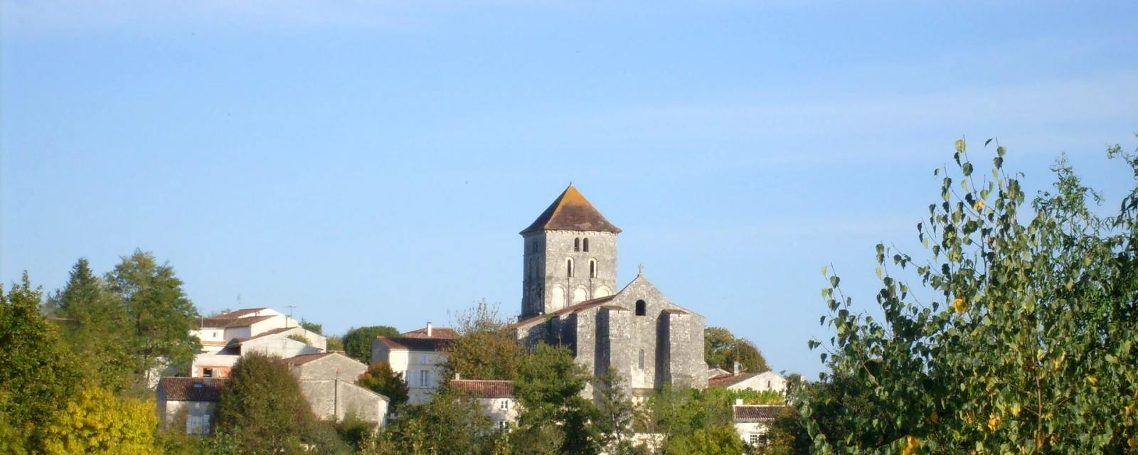 Vue de Saint-Sauvant, Charente-Maritime