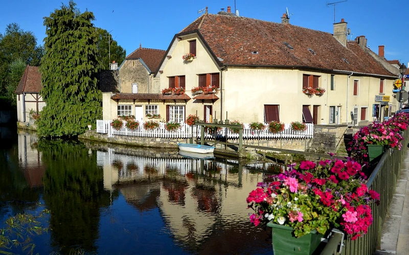 Mirebeau-sur-Bèze