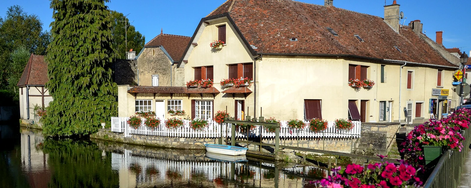 Vue de Mirebeau-sur-Bèze, Côte-d'Or
