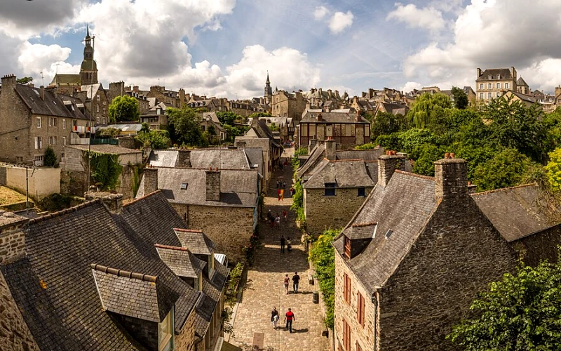 Dinan
