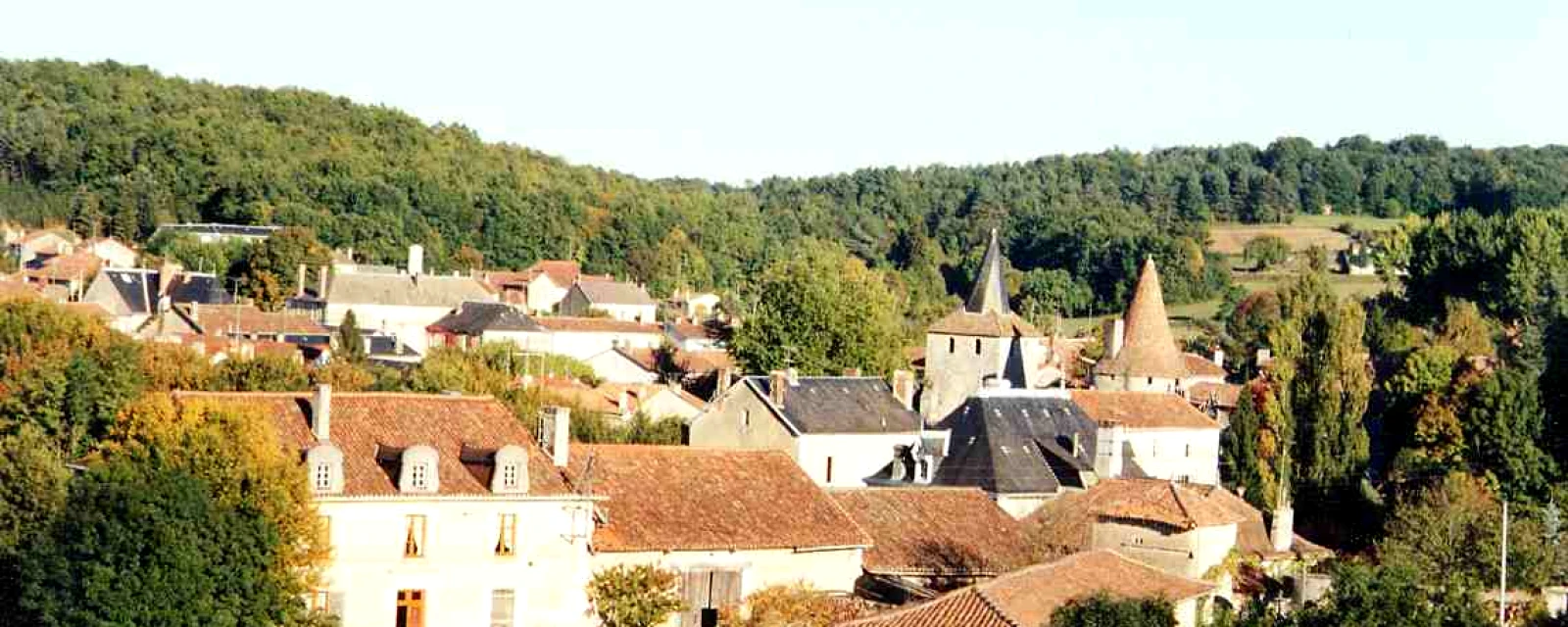 Vue de Javerlhac-et-la-Chapelle-Saint-Robert, Dordogne
