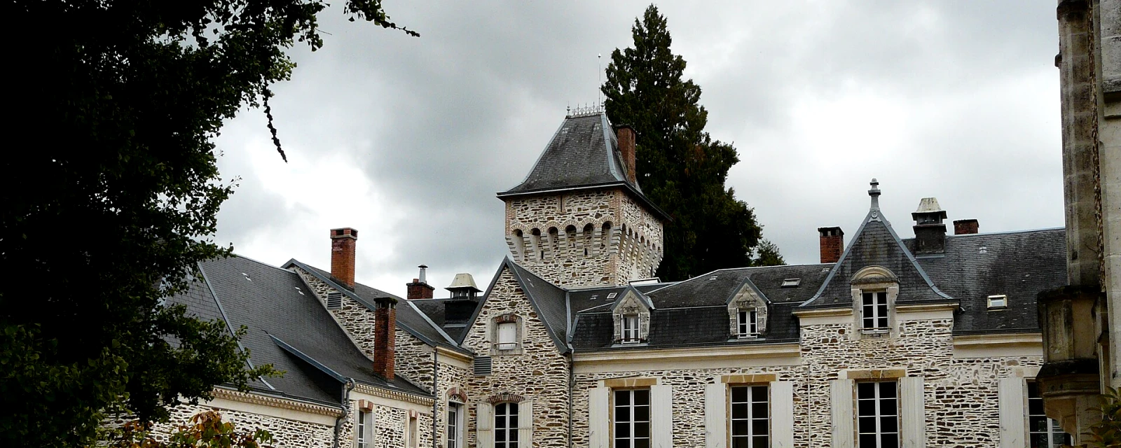 Vue de Saint-Priest-les-Fougères, Dordogne