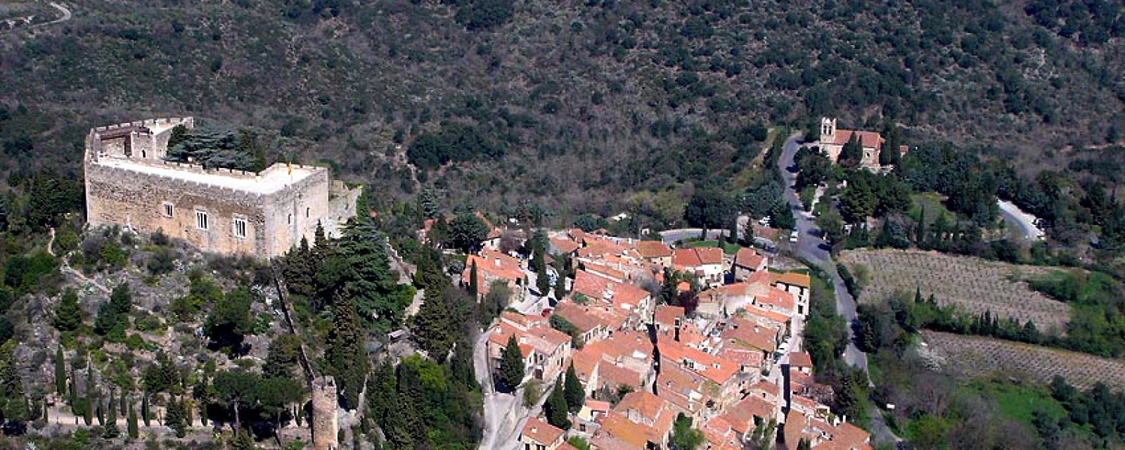 Vue de Castelnou, Pyrénées-Orientales