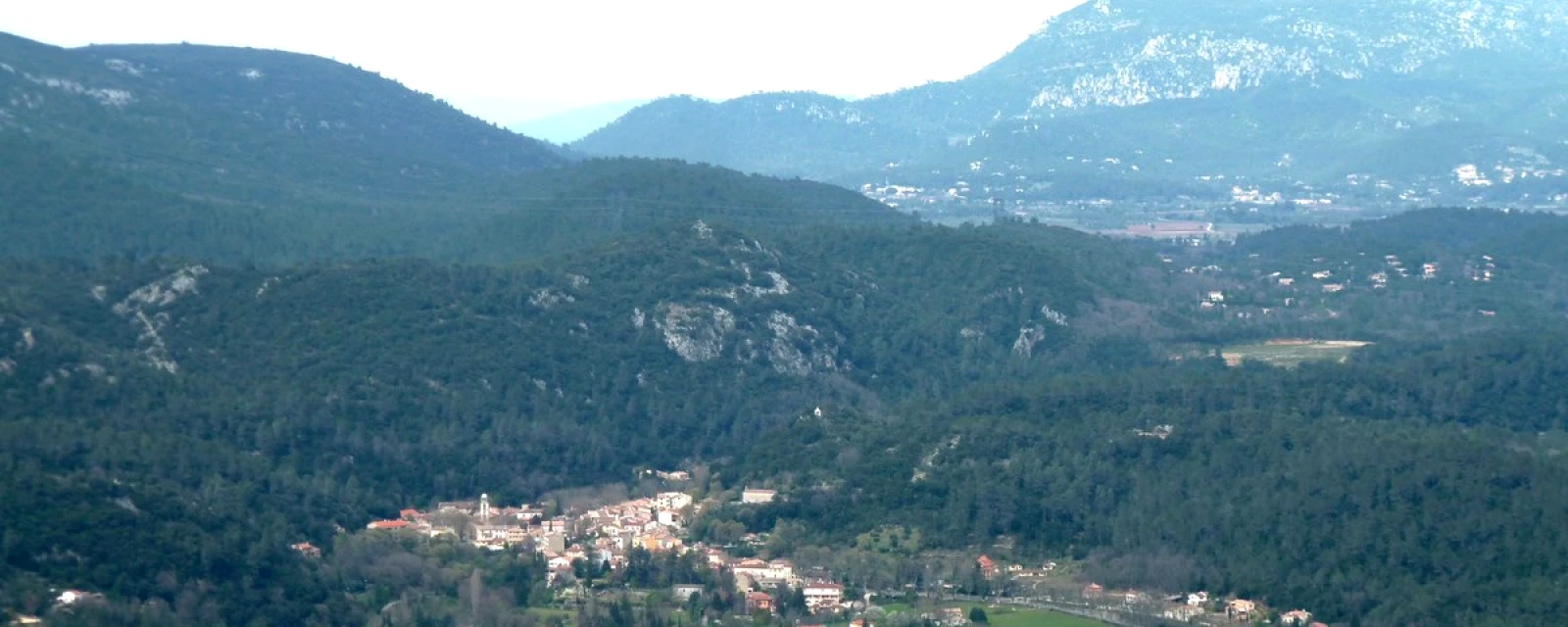 Vue de Méounes-lès-Montrieux, Var